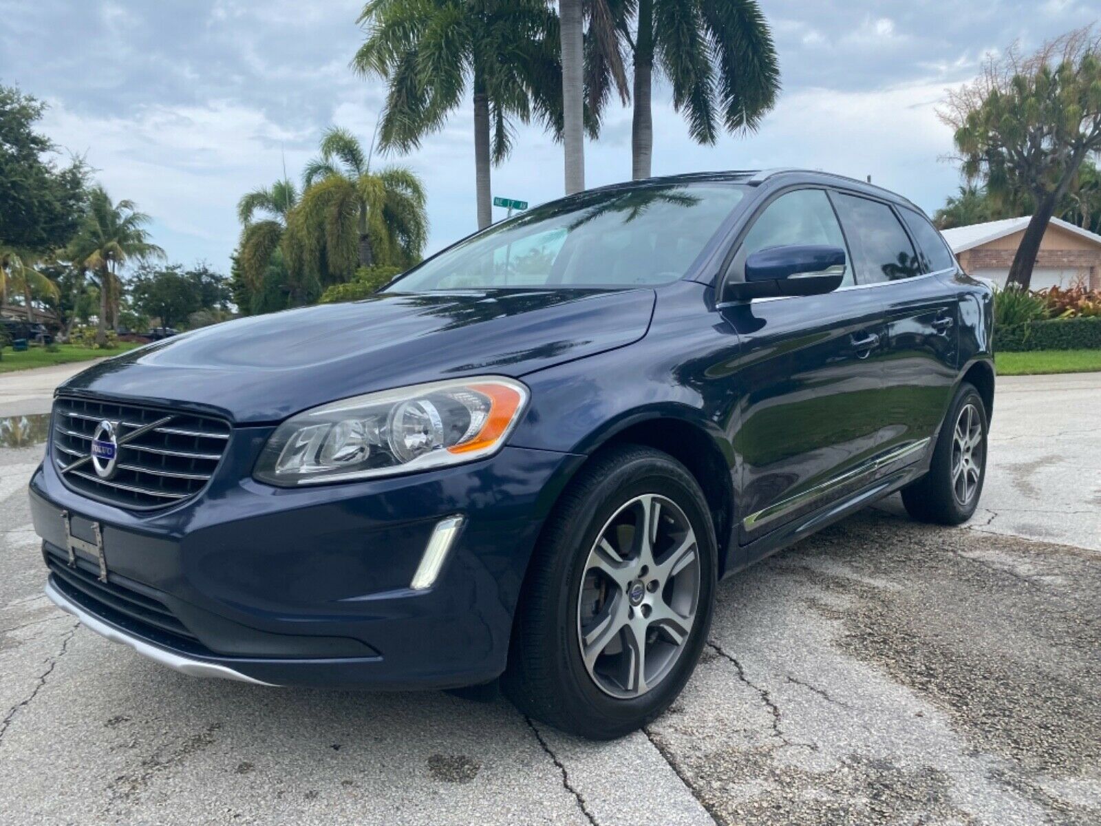 2014 Volvo Xc60  2014 Volvo Xc60 Awd 4dr  Clean Car Fax 0 Accidents Runs Great Call 954 937 8271